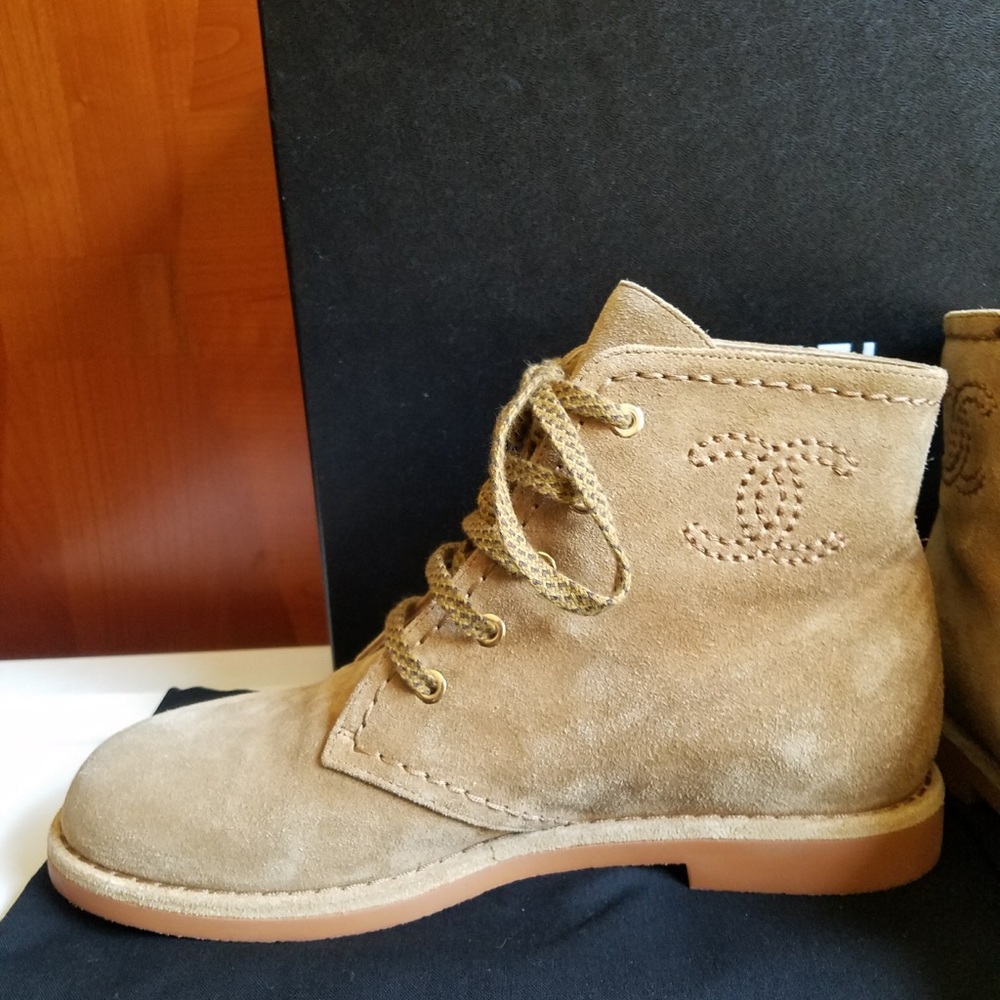 HOSTPICK!!! CHANEL suede CC logo lace up High-tops - Picture 2 of 16